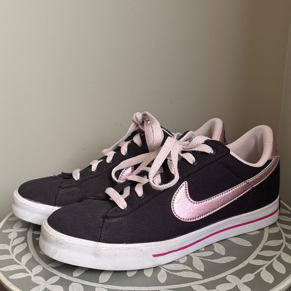 Nike Shoes - Nike Women's Black and Light Pink Sneakers sz 9